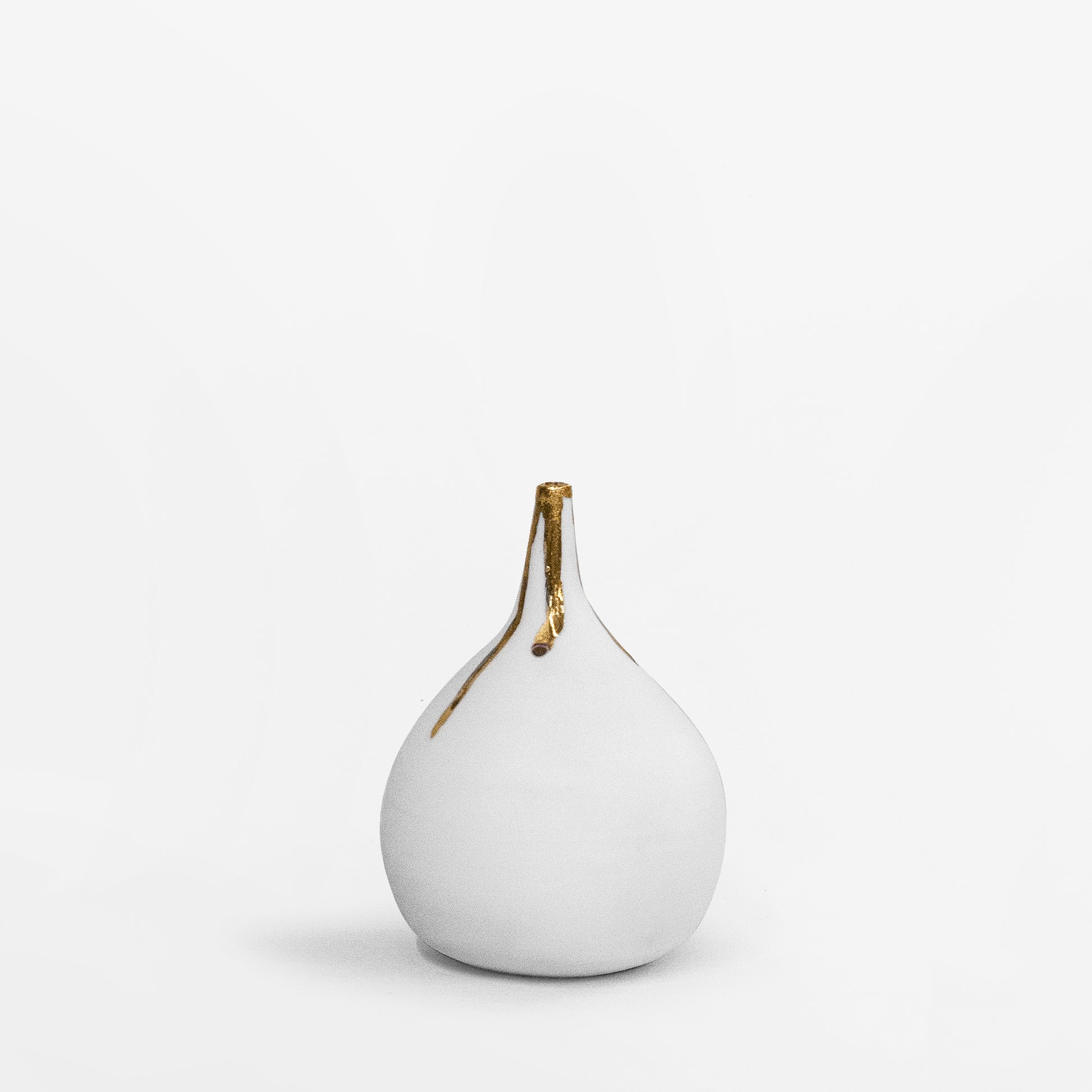 #6 Porcelain Una Vase - 24 Carat Gold Drips