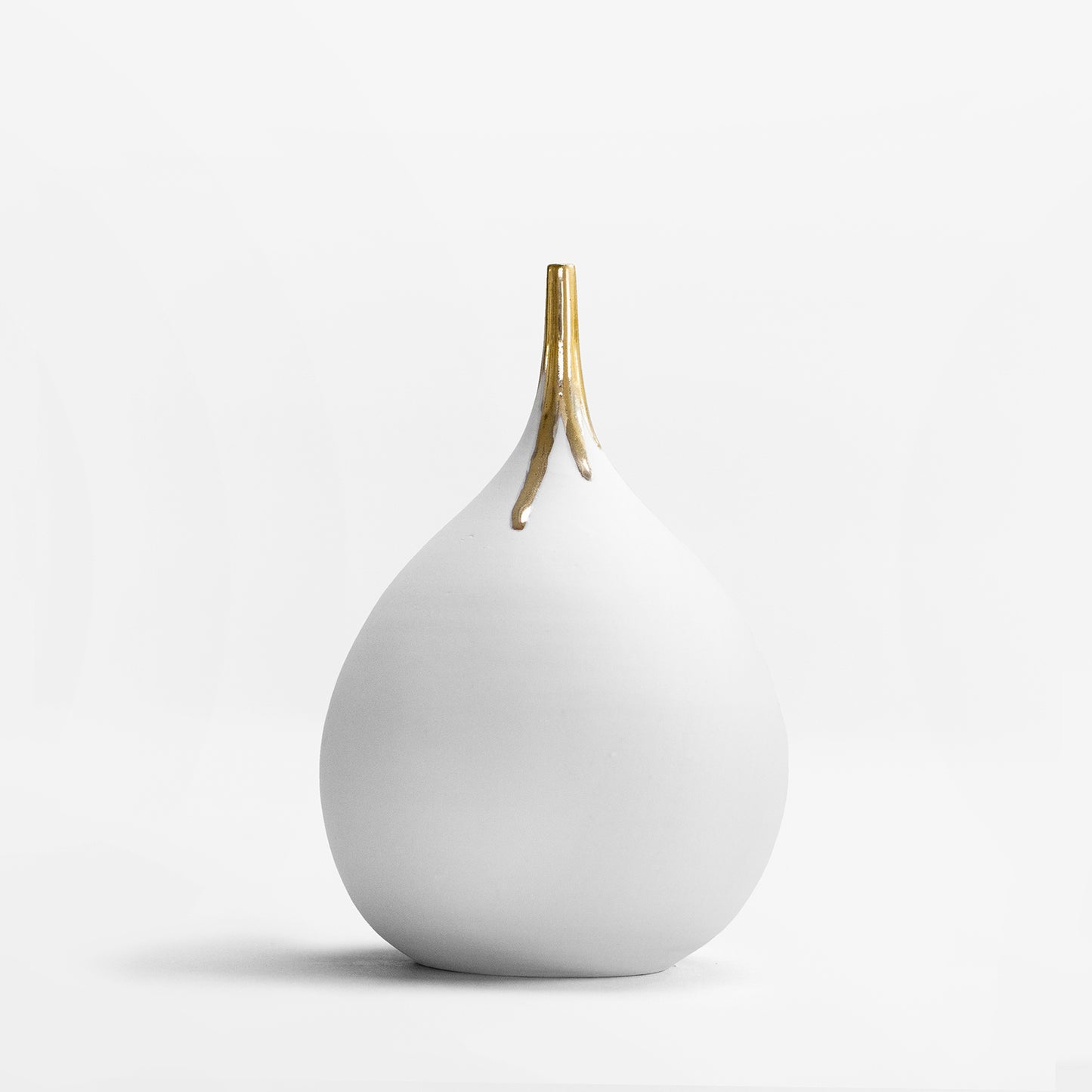 #3 Porcelain Una Vase - 24 Carat Gold Drips